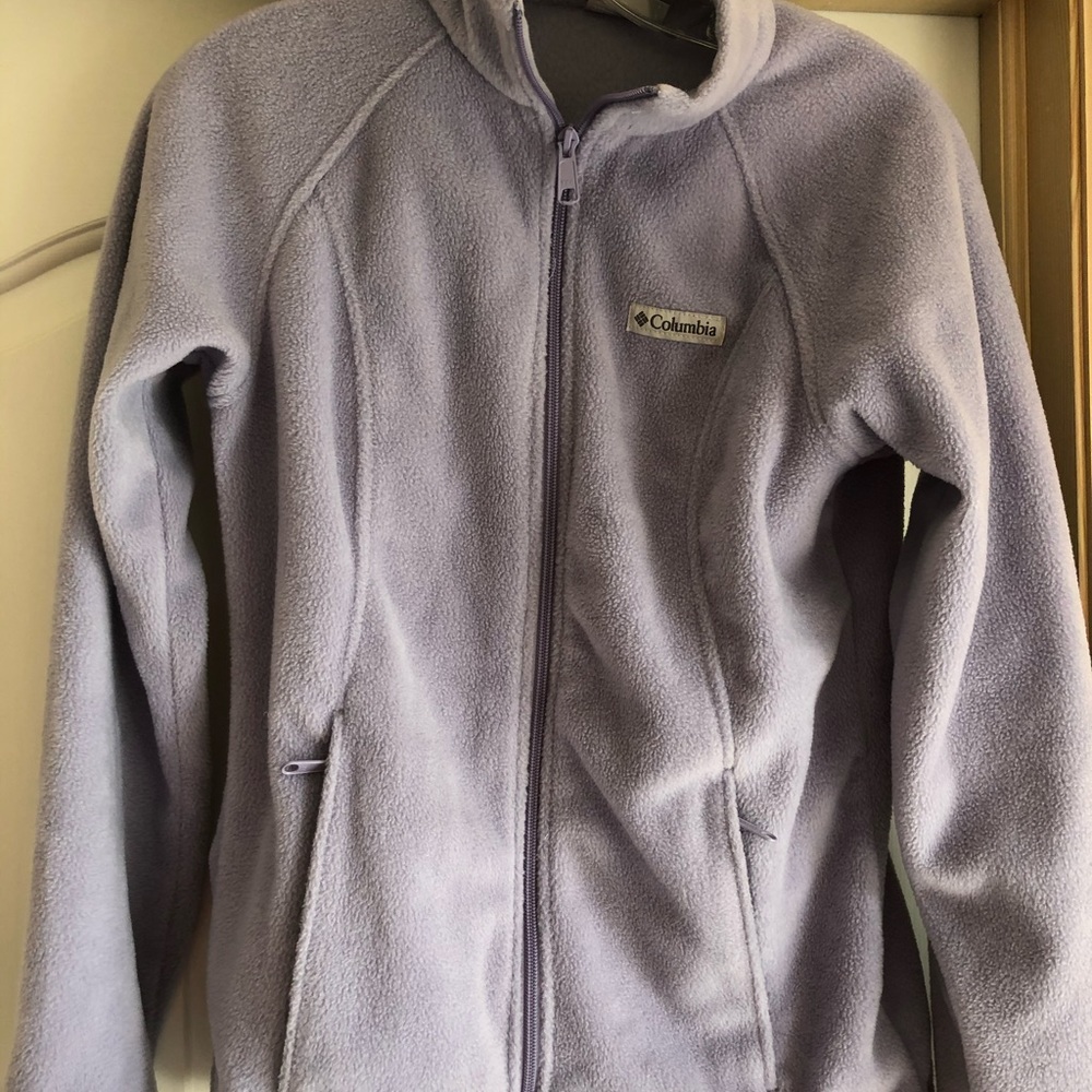 Columbia fleece. Zip up front and pockets. Lilac.